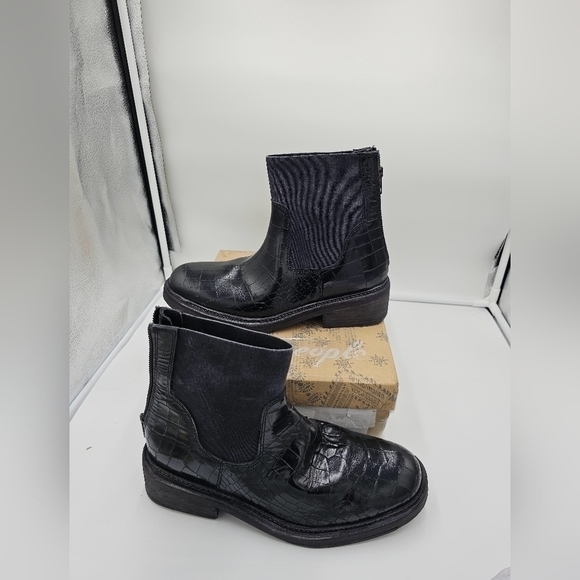 Free People Chelsea Boots Croc Embossed Leather Black Sz 39.5 (8.5) - Picture 12 of 12
